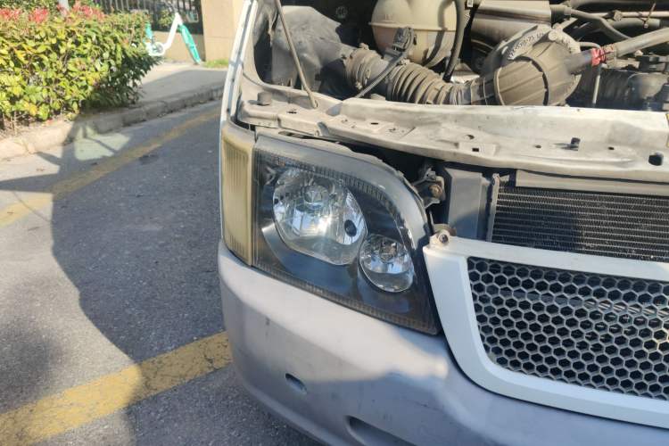 Used Ford Classic Transit 2013 2.8T Diesel Logistics Model with Short Wheelbase and Mid-Roof JX493ZLQ4 Right Front Headlight