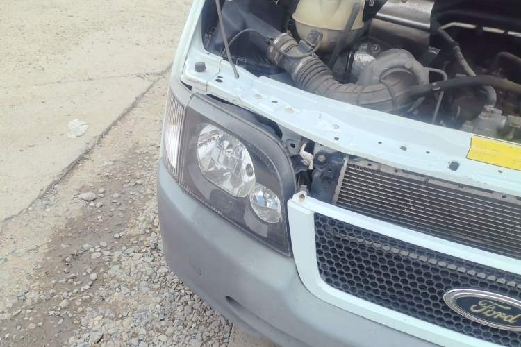 Used Ford Classic Transit 2013 2.8T Diesel Logistics Model with Short Wheelbase and Mid-Roof JX493ZLQ4 Right Front Headlight