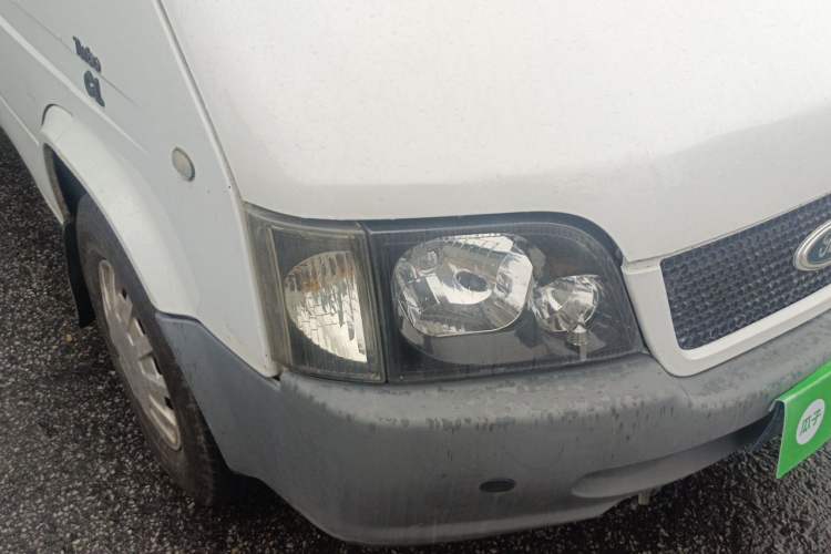 Used Ford Classic Transit 2013 2.8T Refurbished Diesel Ice-White Logistics Vehicle Long Wheelbase Mid-Roof Model JX493ZLQ4 Right Front Headlight