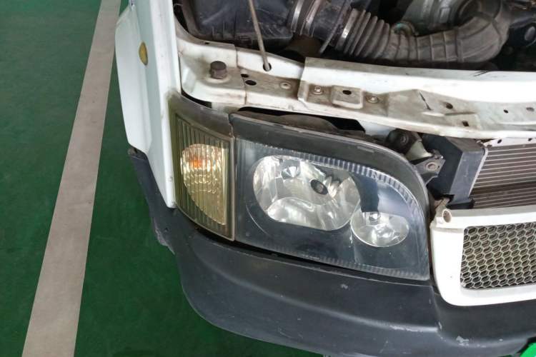 Used Ford Classic Transit 2013 2.8T Facelifted Diesel Van - Short Wheelbase Mid-Roof Model JX493ZLQ4 Right Front Headlight