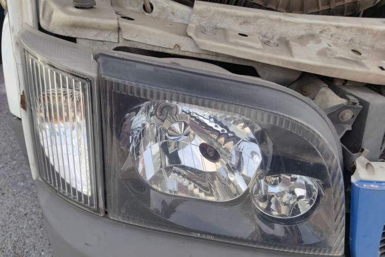 Used Ford Classic Transit 2013 2.8T Diesel Standard Version Short Wheelbase Mid-Roof JX493ZLQ4 Right Front Headlight