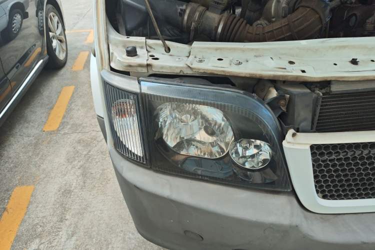 Used Ford Classic Transit 2013 2.8T Facelifted Diesel Van - Short Wheelbase Mid-Roof Model JX493ZLQ4 Right Front Headlight