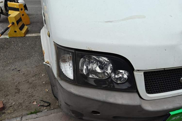 Used Ford Classic Transit 2013 2.8T Diesel Van Short Wheelbase Mid-Roof Model JX493ZLQ3A Right Front Headlight
