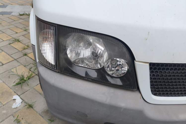 Used Ford Classic Transit 2013 2.8T Revised Diesel Standard Version with Long Wheelbase and High Roof – JX493ZLQ4 Right Front Headlight