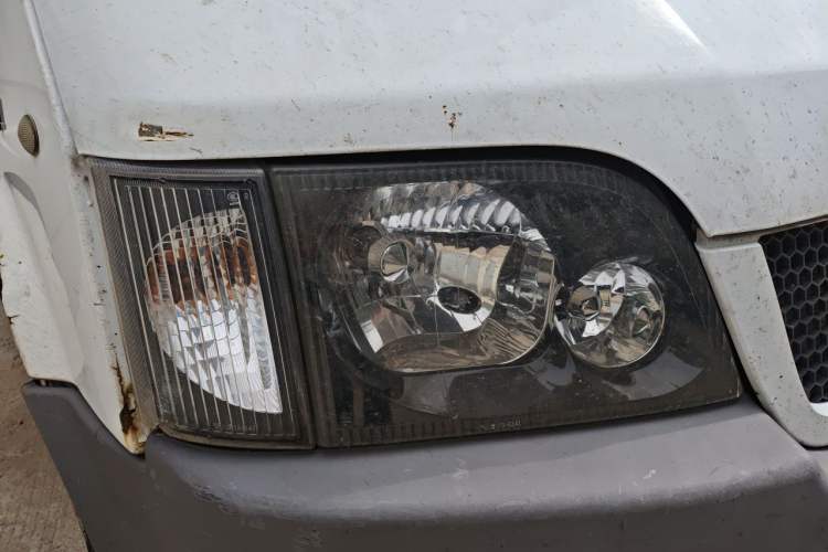 Used Ford Classic Transit 2013 2.8T Diesel Logistics Model with Short Wheelbase and Mid-Roof JX493ZLQ4 Right Front Headlight