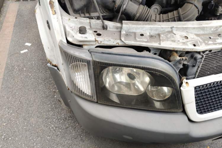 Used Ford Classic Transit 2013 2.8T Diesel Ice White Logistics Vehicle Long Wheelbase Mid-Roof Design – JX493ZLQ4 Right Front Headlight