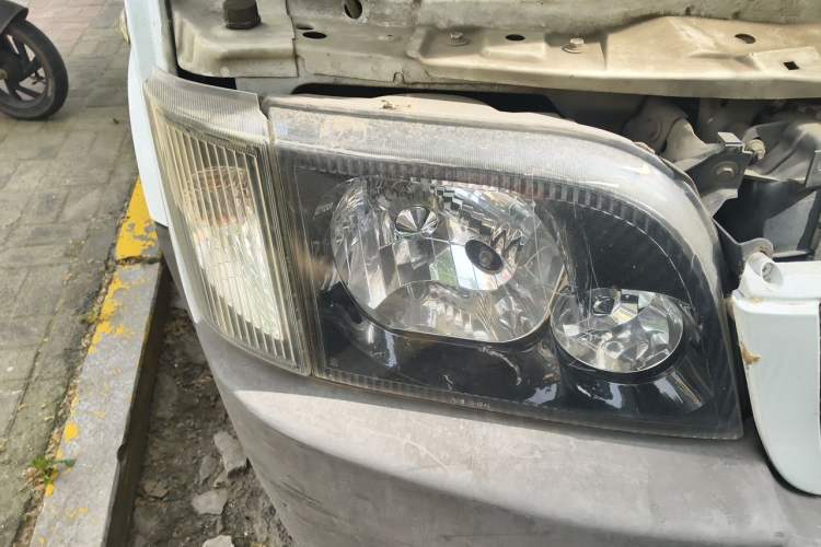 Used Ford Classic Transit 2013 2.8T Diesel Logistics Model with Short Wheelbase and Mid-Roof JX493ZLQ4 Right Front Headlight