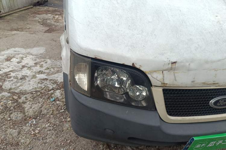 Used Ford Classic Transit 2013 2.8T Refurbished Diesel Ice-White Logistics Vehicle Long Wheelbase Mid-Roof Model JX493ZLQ4 Right Front Headlight