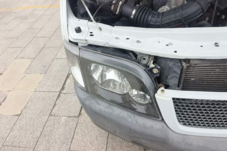 Used Ford Classic Transit 2013 2.8T Refurbished Diesel Ice-White Logistics Vehicle Long Wheelbase Mid-Roof Model JX493ZLQ4 Right Front Headlight