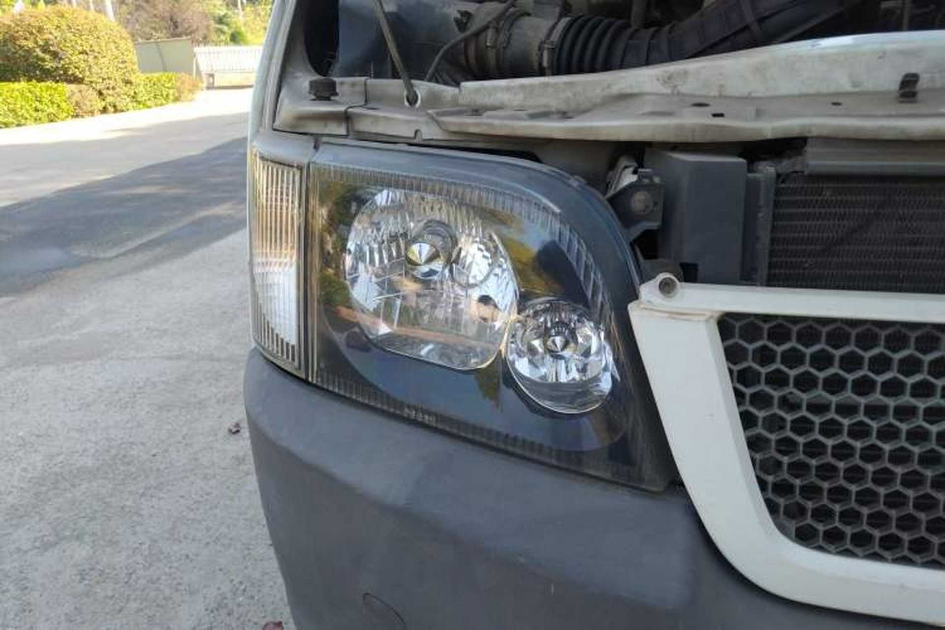 Used Ford Classic Transit 2013 2.8T Diesel Logistics Model with Short Wheelbase and Mid-Roof JX493ZLQ4 Right Front Headlight