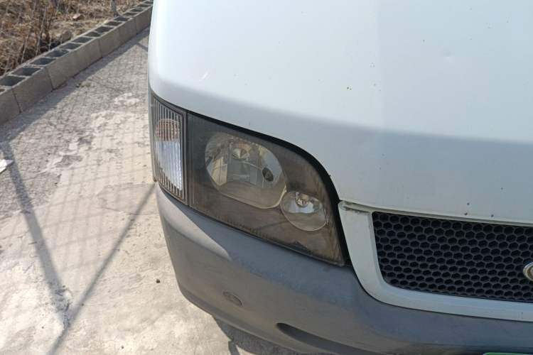 Used Ford Classic Transit 2013 2.8T Facelifted Diesel Van - Short Wheelbase Mid-Roof Model JX493ZLQ4 Right Front Headlight
