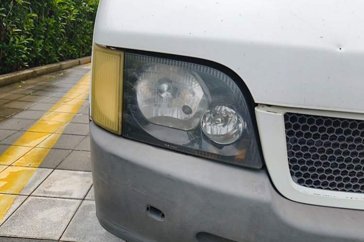 Used Ford Classic Transit 2013 2.8T Refurbished Diesel Ice-White Logistics Vehicle Long Wheelbase Mid-Roof Model JX493ZLQ4 Right Front Headlight
