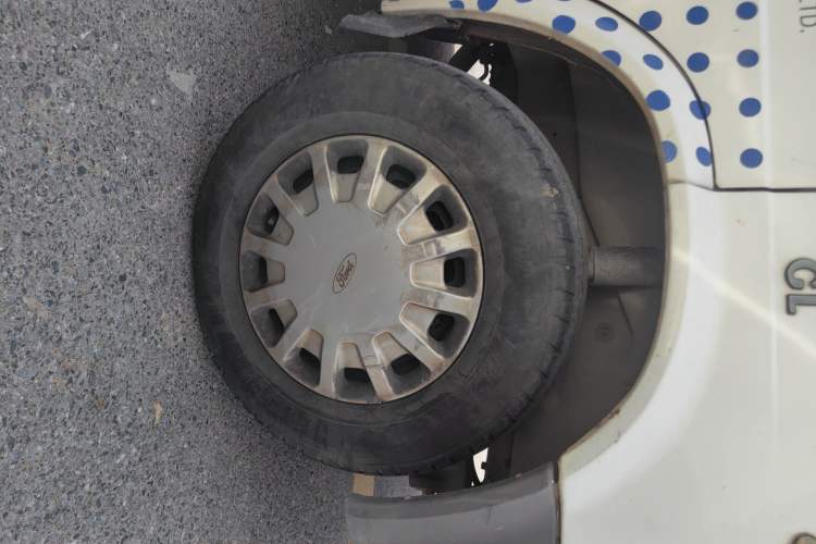 Used Ford Classic Transit 2013 2.8T Diesel Standard Version Short Wheelbase Mid-Roof JX493ZLQ4 Right Front Wheel Hub