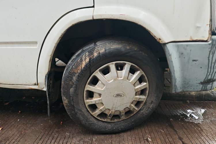 Used Ford Classic Transit 2013 2.8T Diesel Logistics Model with Short Wheelbase and Mid-Roof JX493ZLQ4 Right Front Wheel Hub