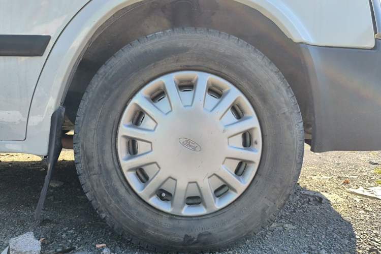 Used Ford Classic Transit 2013 2.8T Facelifted Diesel Van - Short Wheelbase Mid-Roof Model JX493ZLQ4 Right Front Wheel Hub