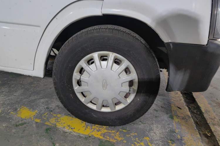 Used Ford Classic Transit 2013 2.8T Diesel Standard Version Long Wheelbase Mid-Roof JX493ZLQ4 Right Front Wheel Hub