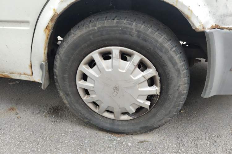 Used Ford Classic Transit 2013 2.8T Diesel Ice White Logistics Vehicle Long Wheelbase Mid-Roof Design – JX493ZLQ4 Right Front Wheel Hub