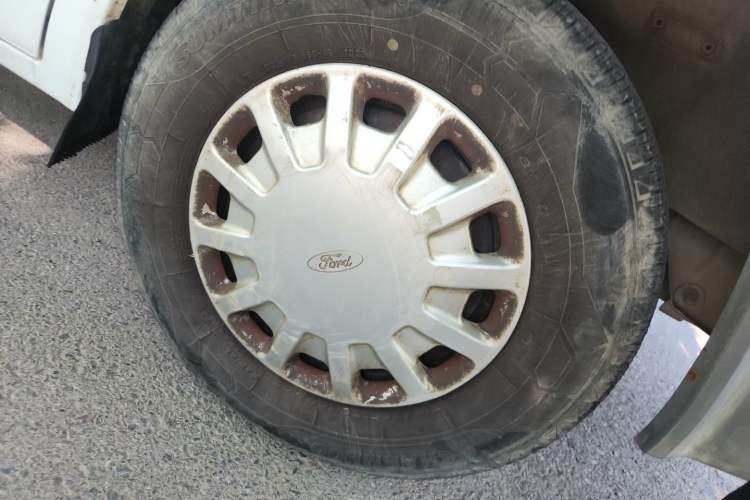 Used Ford Classic Transit 2013 2.8T Diesel Standard Version Short Wheelbase Mid-Roof JX493ZLQ4 Right Front Wheel Hub