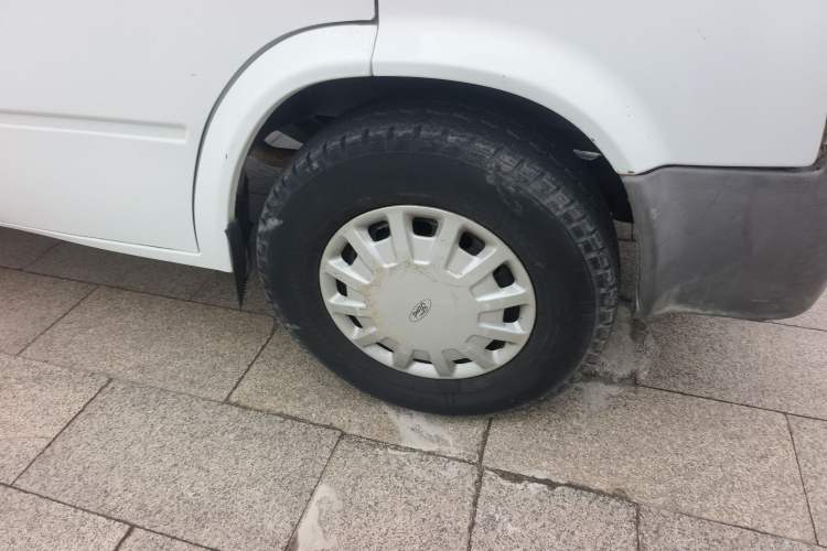 Used Ford Classic Transit 2013 2.8T Refurbished Diesel Ice-White Logistics Vehicle Long Wheelbase Mid-Roof Model JX493ZLQ4 Right Front Wheel Hub