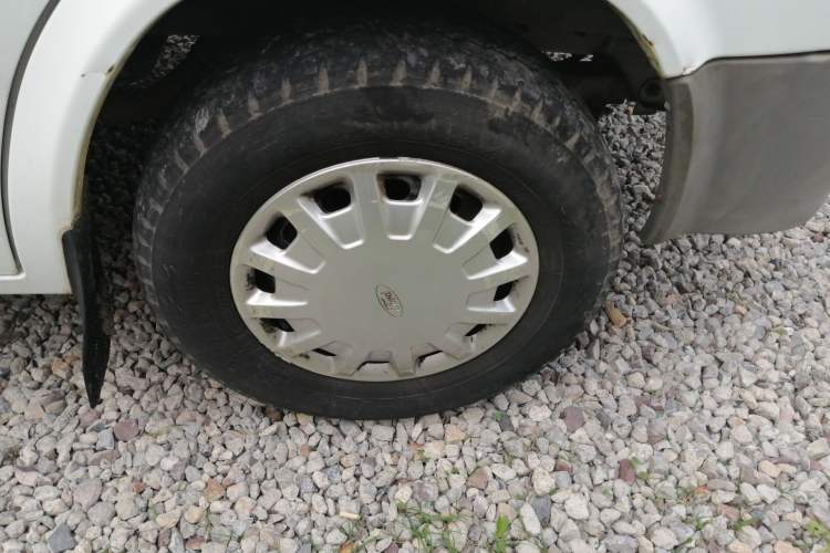 Used Ford Classic Transit 2013 2.8T Diesel Standard Version Short Wheelbase Mid-Roof JX493ZLQ4 Right Front Wheel Hub