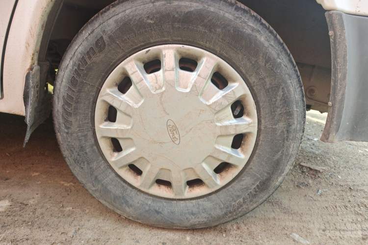 Used Ford Classic Transit 2013 2.8T Diesel Standard Version Short Wheelbase Mid-Roof JX493ZLQ4 Right Front Wheel Hub