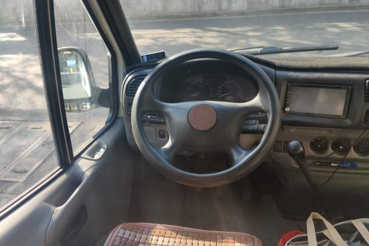 Used Ford Classic Transit 2013 2.8T Diesel Logistics Model with Short Wheelbase and Mid-Roof JX493ZLQ4 Steering Wheel