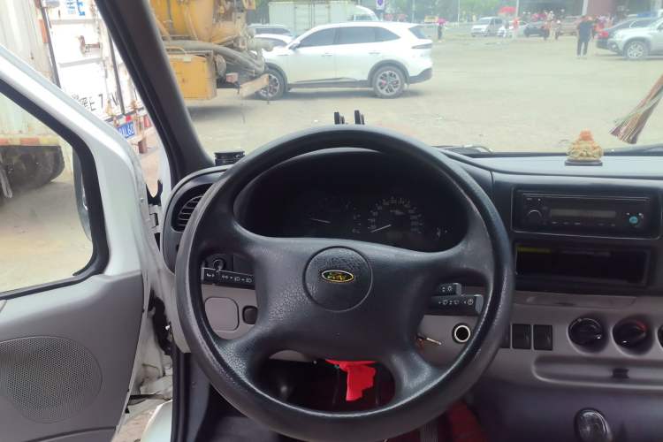 Used Ford Classic Transit 2013 2.8T Diesel Logistics Model with Short Wheelbase and Mid-Roof JX493ZLQ4 Steering Wheel