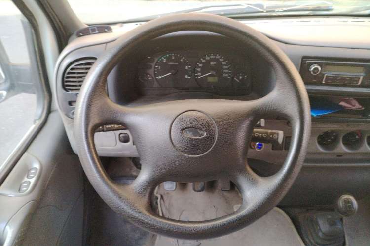 Used Ford Classic Transit 2013 2.8T Diesel Logistics Model with Short Wheelbase and Mid-Roof JX493ZLQ4 Steering Wheel