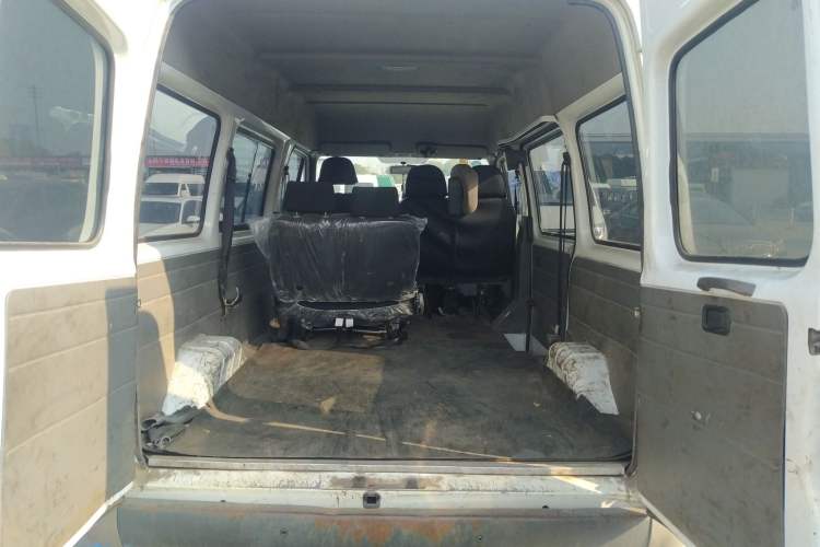 Used Ford Classic Transit 2013 2.8T Diesel Logistics Model with Short Wheelbase and Mid-Roof JX493ZLQ4 Trunk