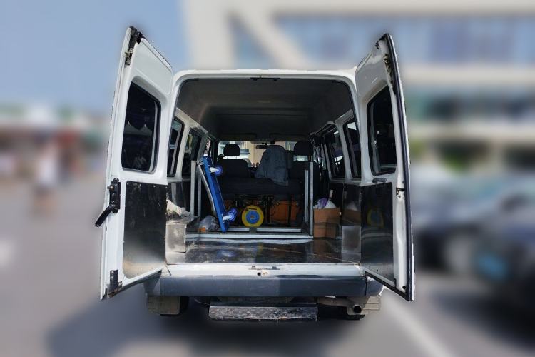 Used Ford Classic Transit 2013 2.8T Diesel Logistics Model with Short Wheelbase and Mid-Roof JX493ZLQ4 Trunk