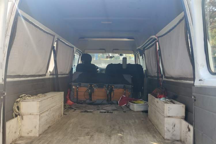 Used Ford Classic Transit 2013 2.8T Diesel Logistics Model with Short Wheelbase and Mid-Roof JX493ZLQ4 Trunk