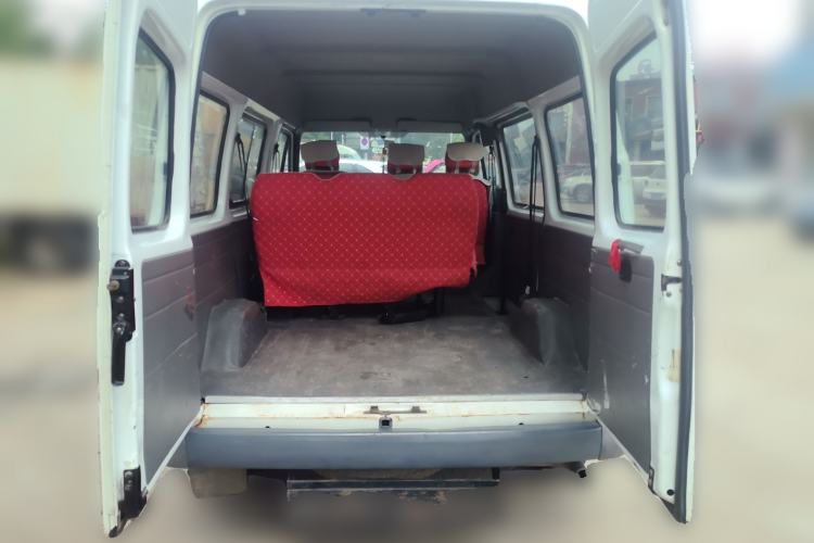 Used Ford Classic Transit 2013 2.8T Diesel Logistics Model with Short Wheelbase and Mid-Roof JX493ZLQ4 Trunk