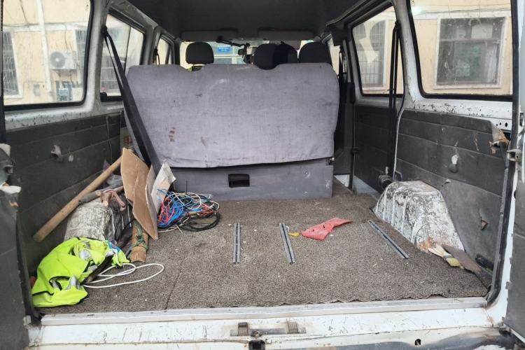 Used Ford Classic Transit 2013 2.8T Diesel Logistics Model with Short Wheelbase and Mid-Roof JX493ZLQ4 Trunk