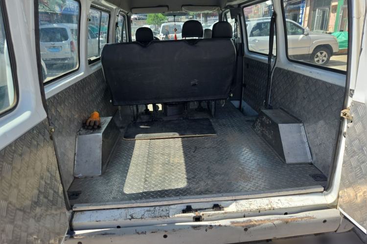 Used Ford Classic Transit 2013 2.8T Diesel Logistics Model with Short Wheelbase and Mid-Roof JX493ZLQ4 Trunk