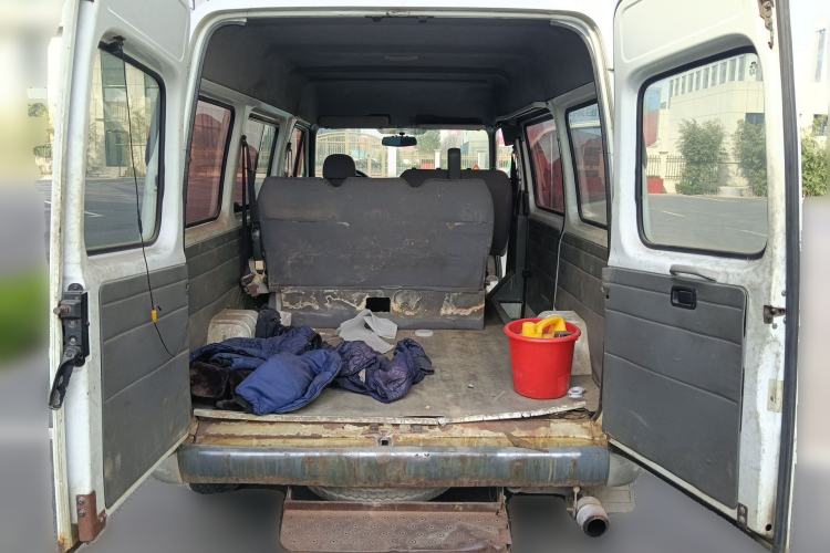 Used Ford Classic Transit 2013 2.8T Diesel Logistics Model with Short Wheelbase and Mid-Roof JX493ZLQ4 Trunk