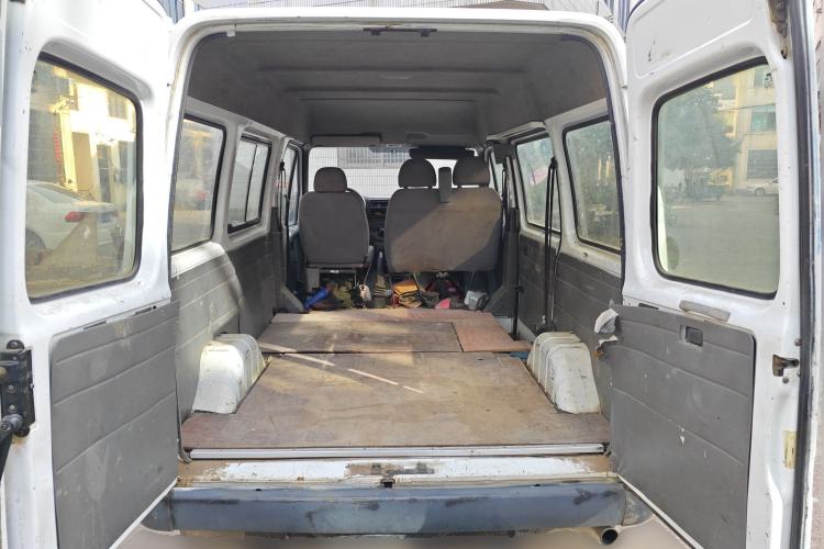 Used Ford Classic Transit 2013 2.8T Diesel Logistics Model with Short Wheelbase and Mid-Roof JX493ZLQ4 Trunk