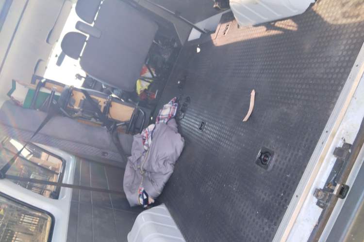 Used Ford Classic Transit 2013 2.8T Diesel Logistics Model with Short Wheelbase and Mid-Roof JX493ZLQ4 Trunk