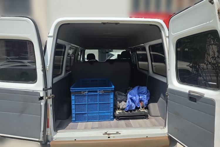 Used Ford Classic Transit 2013 2.8T Diesel Logistics Model with Short Wheelbase and Mid-Roof JX493ZLQ4 Trunk