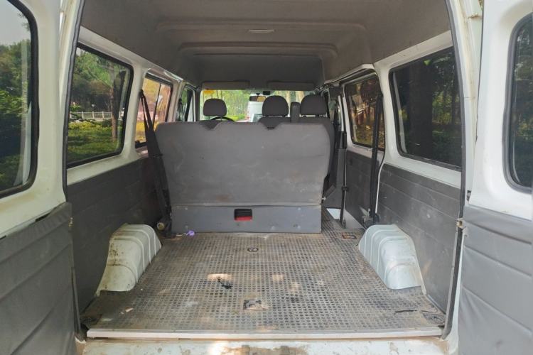 Used Ford Classic Transit 2013 2.8T Diesel Logistics Model with Short Wheelbase and Mid-Roof JX493ZLQ4 Trunk