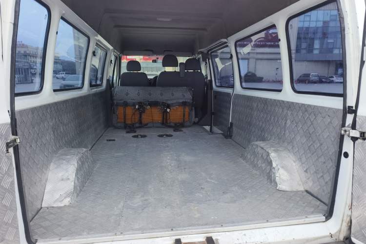 Used Ford Classic Transit 2013 2.8T Refurbished Diesel Ice-White Logistics Vehicle Long Wheelbase Mid-Roof Model JX493ZLQ4 Trunk