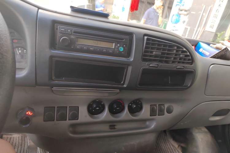 Used Ford Classic Transit 2015 2.8T Diesel Van Short Wheelbase 3-Seater Mid-Roof Short Body – JX493ZLQ4 Audio And AC Panel