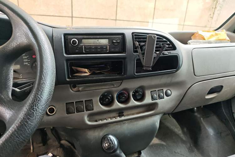 Used Ford Classic Transit 2015 2.8T Diesel Multi-Function Vehicle Short Wheelbase 6-Seater Mid-Roof Edition JX493ZLQ4 Audio And AC Panel