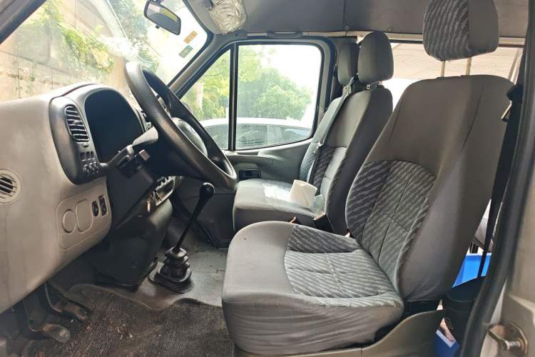 Used Ford Classic Transit 2015 2.8T Diesel Multi-Function Vehicle Short Wheelbase 6-Seater Mid-Roof Edition JX493ZLQ4 Left Front Seat