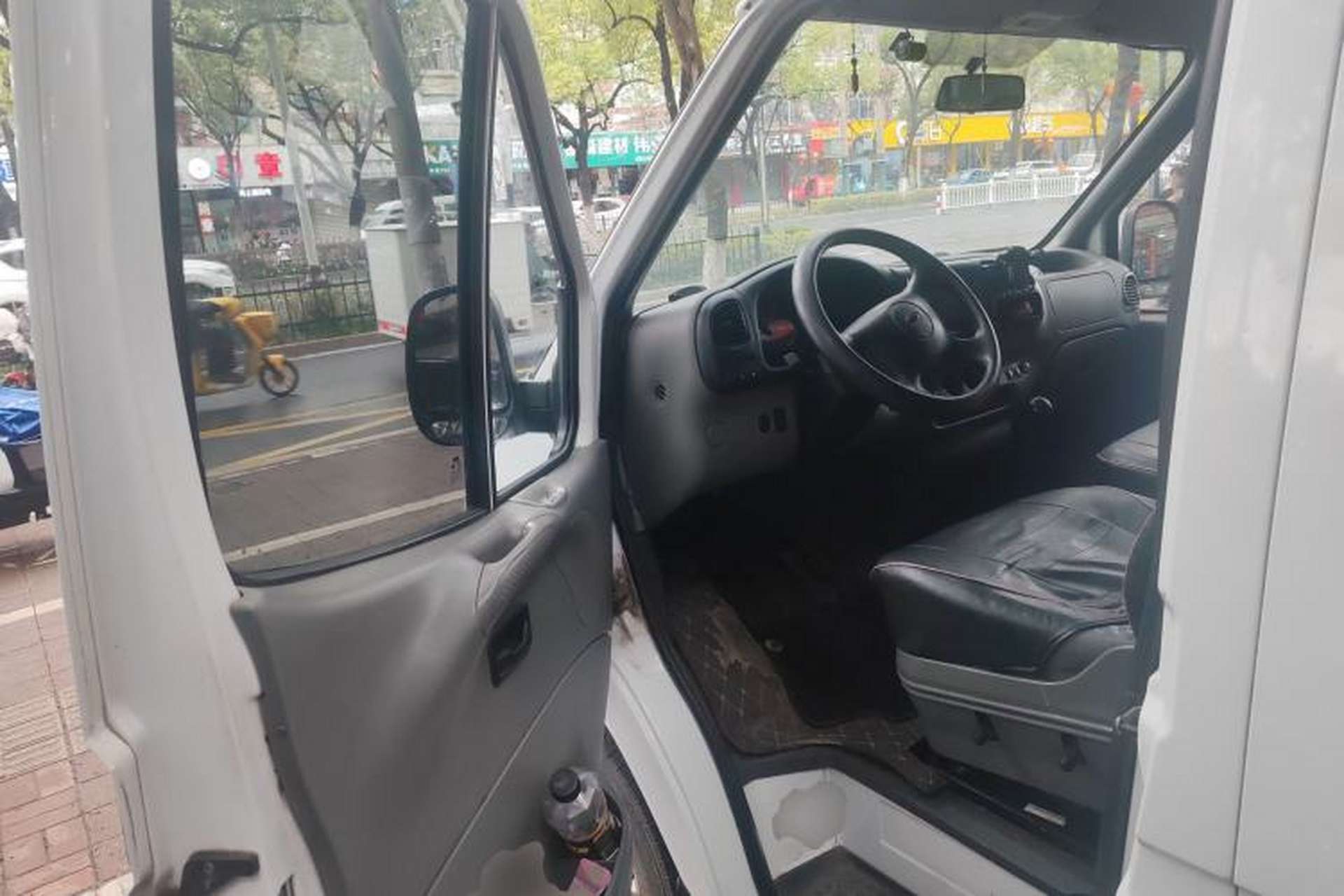 Used Ford Classic Transit 2015 2.8T Diesel Multi-Function Vehicle Short Wheelbase 6-Seater Mid-Roof Edition JX493ZLQ4 Driver Seat
