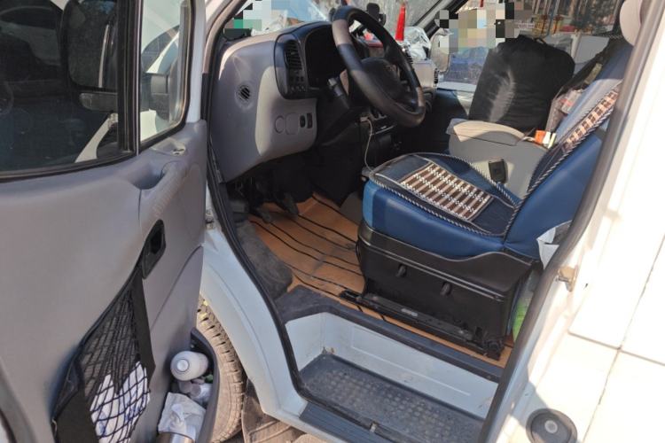 Used Ford Classic Transit 2015 2.4L Gasoline Multi-Function Vehicle Short Wheelbase 6-Seater Mid-Roof Model 4G64S4N Driver Seat
