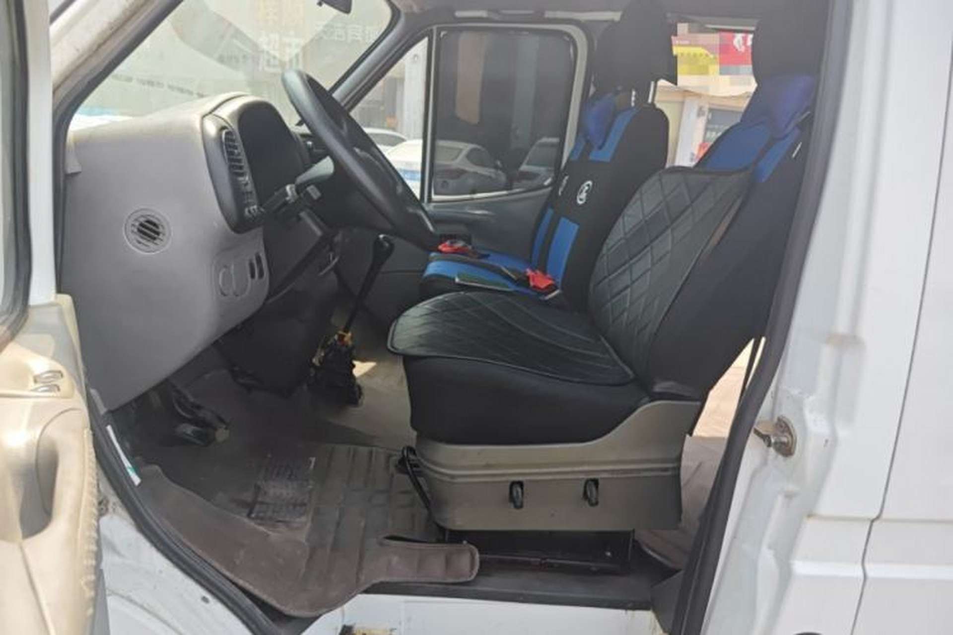 Used Ford Classic Transit 2015 2.8T Diesel Multi-Function Vehicle Short Wheelbase 6-Seater Mid-Roof Edition JX493ZLQ4 Left Front Seat