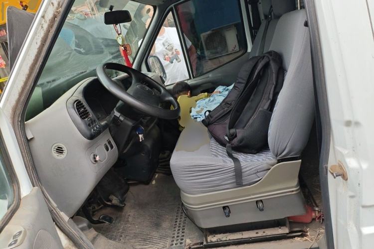 Used Ford Classic Transit 2015 2.4L Gasoline Multi-Function Vehicle Short Wheelbase 6-Seater Mid-Roof Model 4G64S4N Left Front Seat
