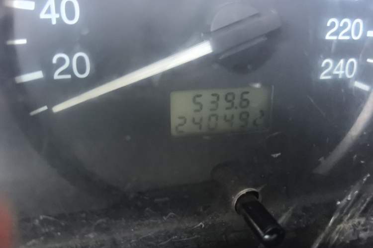 Used Ford Classic Transit 2015 2.8T Long-Wheelbase 15-Seater Mid-Roof Bus JX493ZLQ4 Odometer Close Up
