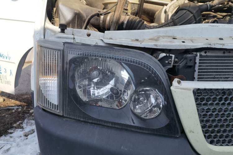 Used Ford Classic Transit 2015 2.8T Diesel Van Short Wheelbase 3-Seater Mid-Roof Short Body – JX493ZLQ4 Right Front Headlight