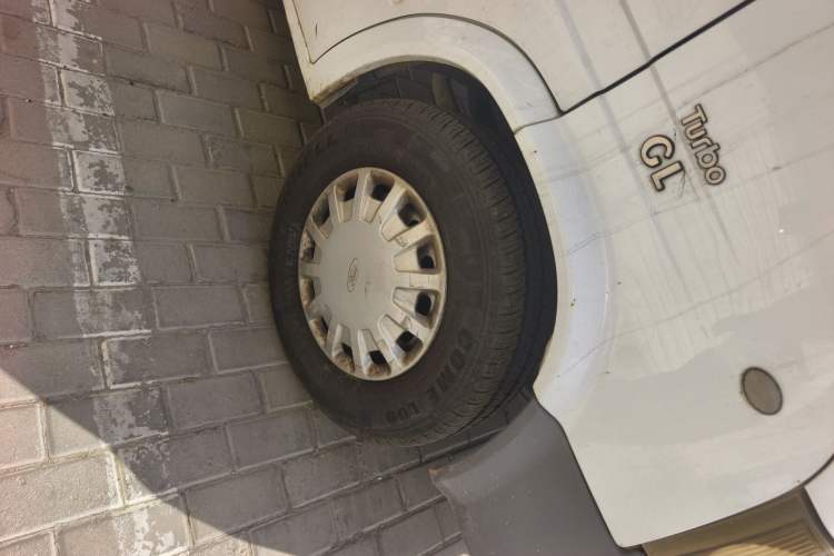 Used Ford Classic Transit 2015 2.8T Diesel Multi-Function Vehicle Short Wheelbase 6-Seater Mid-Roof Edition JX493ZLQ4 Right Front Wheel Hub